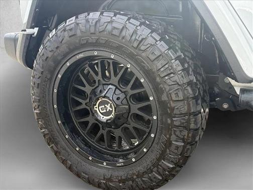 Bright White Clearcoat 2023 Jeep Wrangler Rubicon