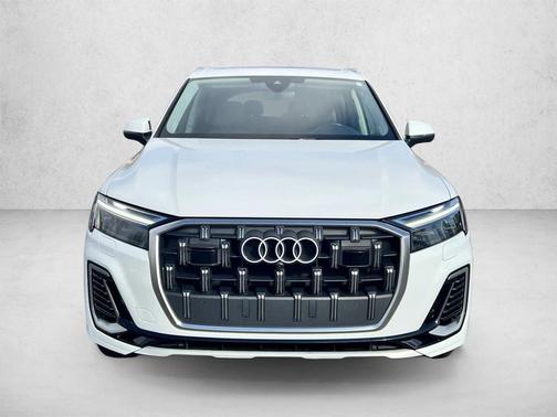 Glacier White Metallic 2025 Audi Q7 55 Premium Plus