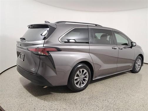 2021 Toyota Sienna XLE 8 Passenger