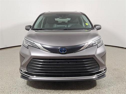 2021 Toyota Sienna XLE 8 Passenger