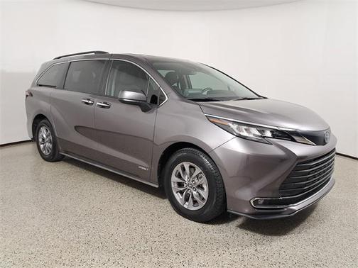 2021 Toyota Sienna XLE 8 Passenger