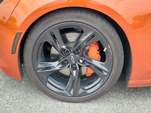 Vivid Orange Metallic 2022 Chevrolet Camaro RWD Coupe LT1