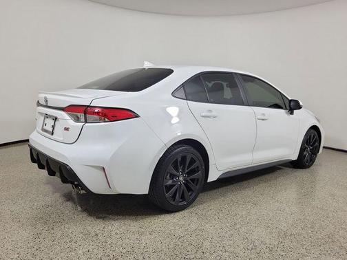 Ice Cap 2023 Toyota Corolla SE