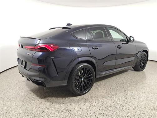 2021 BMW X6 M50i