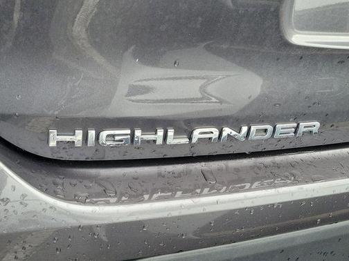 Gray 2023 Toyota Highlander LE