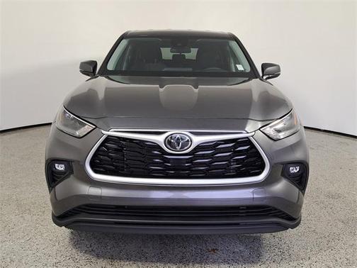 Gray 2023 Toyota Highlander LE
