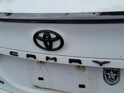 Ice 2023 Toyota Camry SE