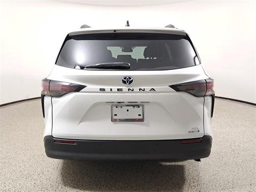 2023 Toyota Sienna XLE 8 Passenger