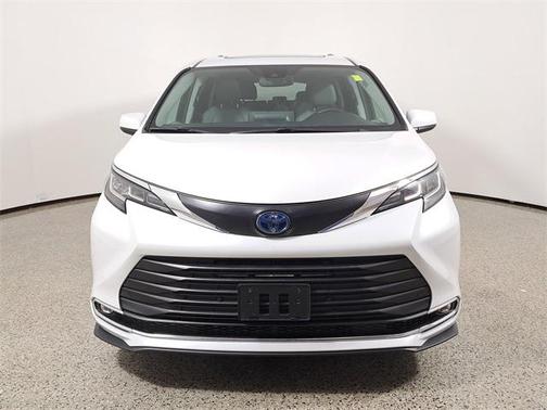 2023 Toyota Sienna XLE 8 Passenger