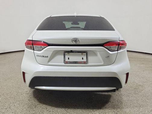 Blizzard Pearl 2020 Toyota Corolla LE