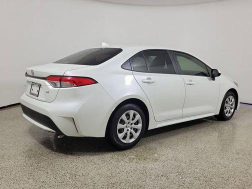 Blizzard Pearl 2020 Toyota Corolla LE