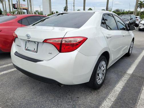 Blizzard Pearl 2019 Toyota Corolla LE
