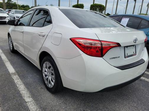 Blizzard Pearl 2019 Toyota Corolla LE