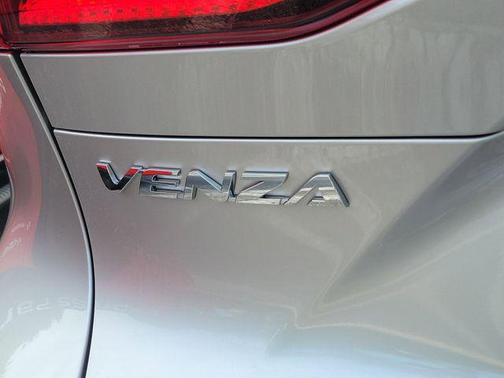 Titanium Glow 2024 Toyota Venza XLE