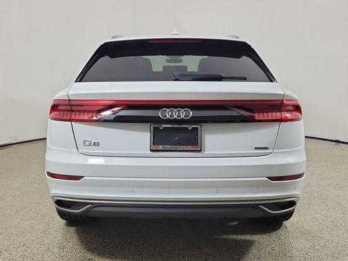 Glacier White Metallic 2023 Audi Q8 55 Premium Plus
