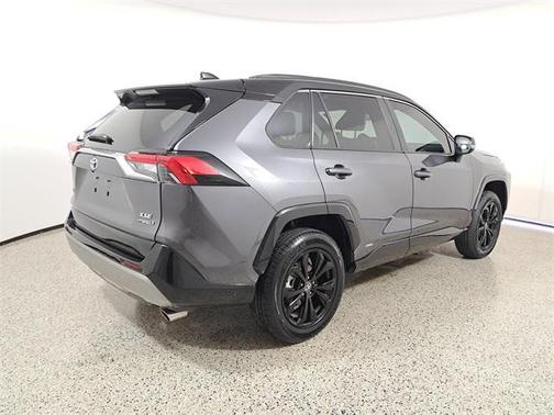 2022 Toyota RAV4 Hybrid SE