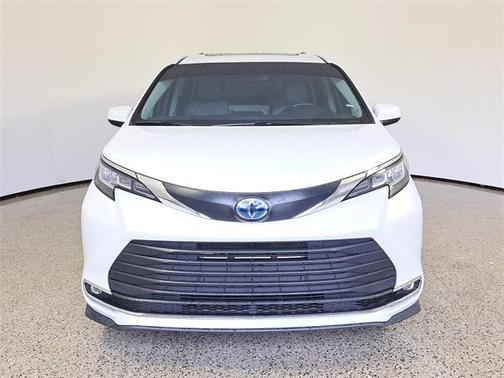 2023 Toyota Sienna XLE 8 Passenger