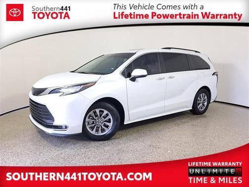 2023 Toyota Sienna XLE 8 Passenger