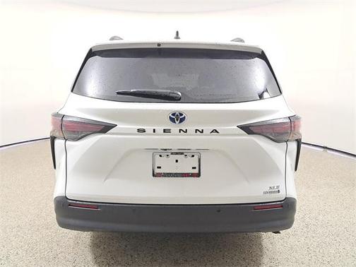 2023 Toyota Sienna XLE 8 Passenger