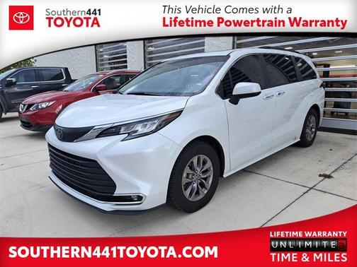 2023 Toyota Sienna XLE 8 Passenger