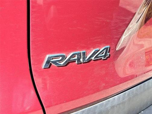 2019 Toyota RAV4 Hybrid XLE