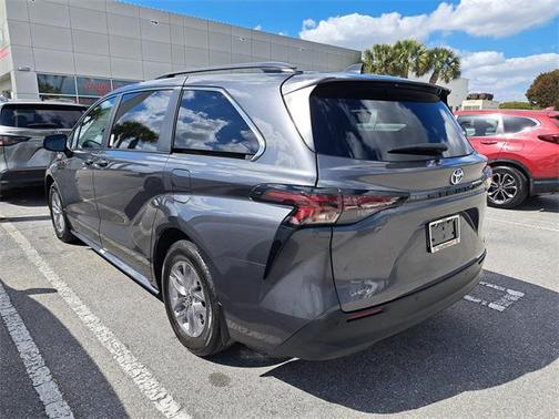 2025 Toyota Sienna XLE