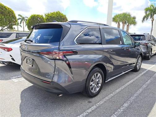 2025 Toyota Sienna XLE