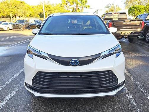 2025 Toyota Sienna XLE