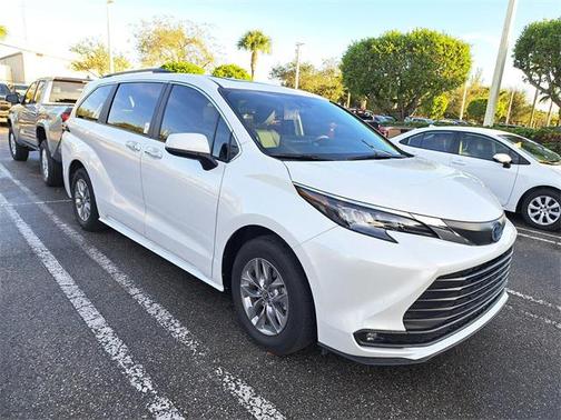 2025 Toyota Sienna XLE