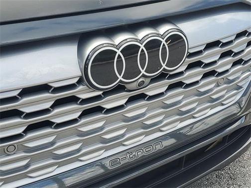 2024 Audi Q8 e-tron Premium Plus