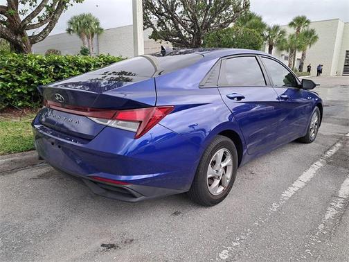 2021 Hyundai ELANTRA SE