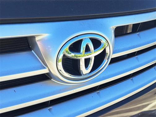 2012 Toyota Highlander SE