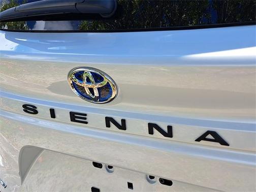 2025 Toyota Sienna XLE 7 Passenger