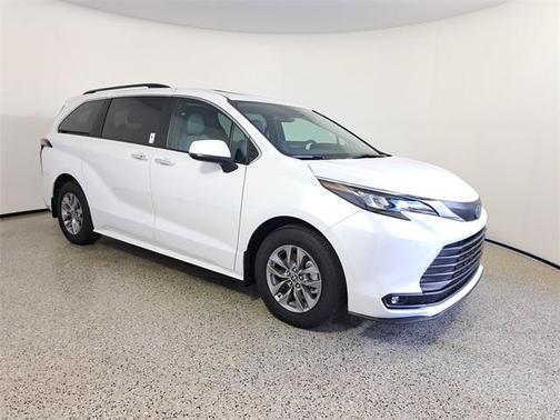 2025 Toyota Sienna XLE 7 Passenger