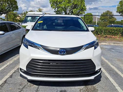 2025 Toyota Sienna XLE 7 Passenger
