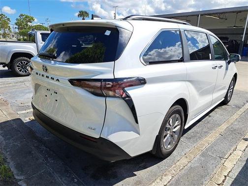 2025 Toyota Sienna XLE 7 Passenger
