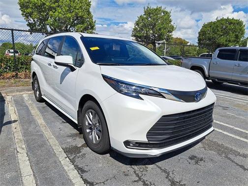 2025 Toyota Sienna XLE 7 Passenger