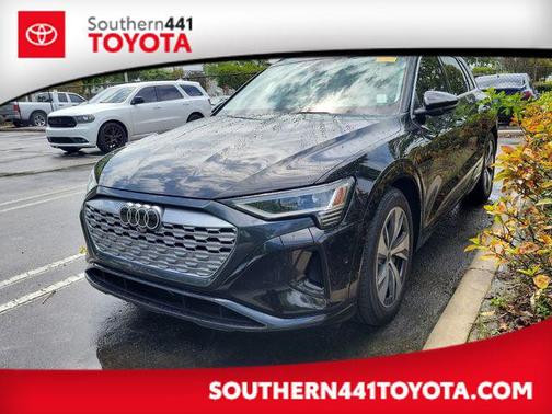 Mythos Black Metallic 2024 Audi Q8 e-tron Premium Plus