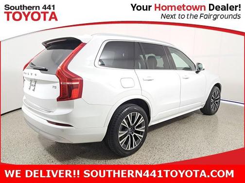 2022 Volvo XC90 T5 Momentum