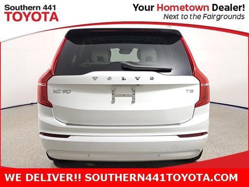 2022 Volvo XC90 T5 Momentum