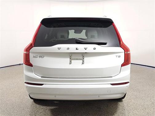 2022 Volvo XC90 T5 Momentum