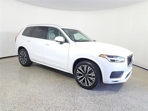 2022 Volvo XC90 T5 Momentum