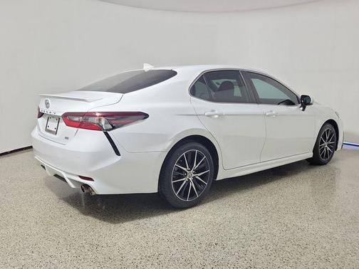 Ice Cap 2024 Toyota Camry SE