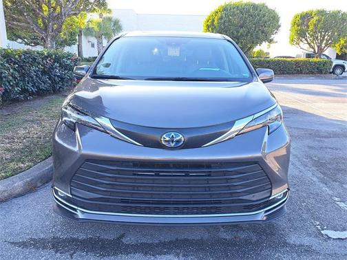 2024 Toyota Sienna XLE