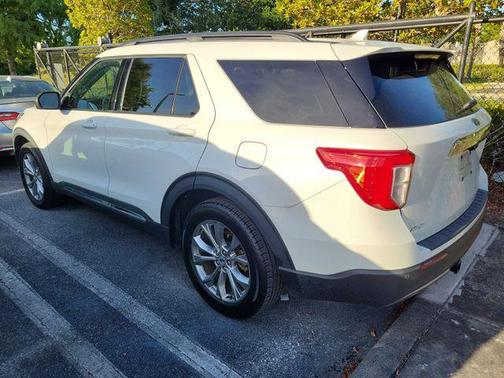 Star White Metallic Tri-Coat 2022 Ford Explorer XLT