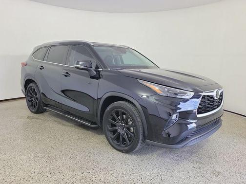 Midnight Black Metallic 2023 Toyota Highlander XLE