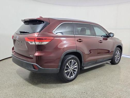 Ooh La La Rouge Mica 2019 Toyota Highlander XLE