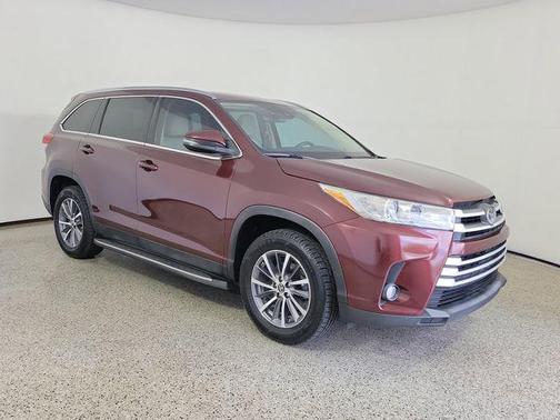 Ooh La La Rouge Mica 2019 Toyota Highlander XLE