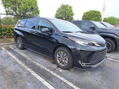 2023 Toyota Sienna XLE 8 Passenger