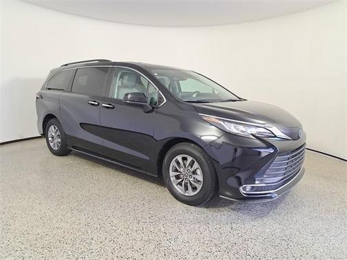 2023 Toyota Sienna XLE 8 Passenger